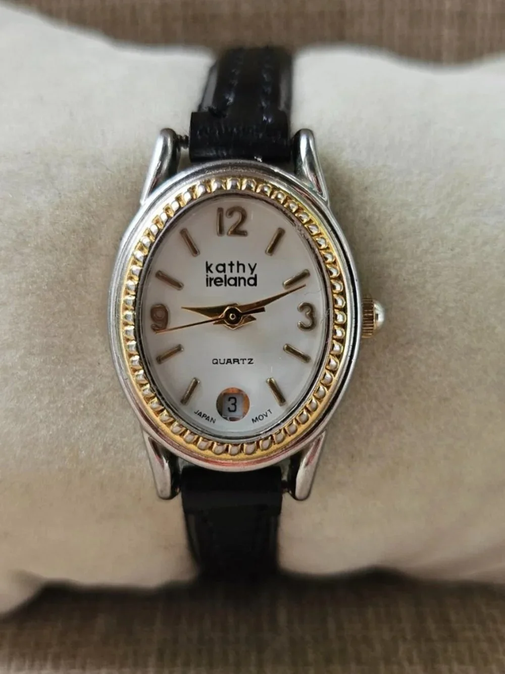 Vintage Kathy Ireland Women Wristwatch Date Calendar Analog Quartz Wrist Watch